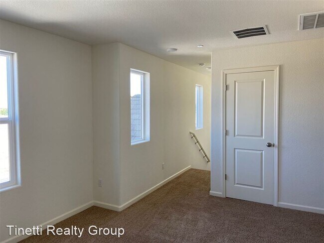 Building Photo - 268 Sullivan Dr