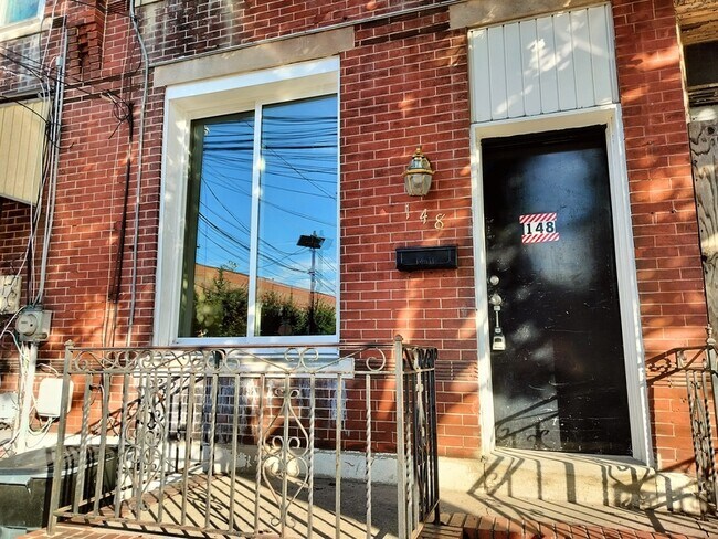 Primary Photo - 148 Hamilton Ave