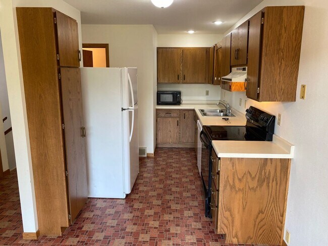 Building Photo - 4407-4409 Forest Valley Rd