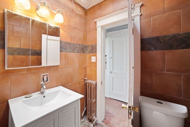 Building Photo - 1 Month Off! Available Now!  // 3bedroom 2.5 bathroom Condo// Trinidad//Private Parking Included