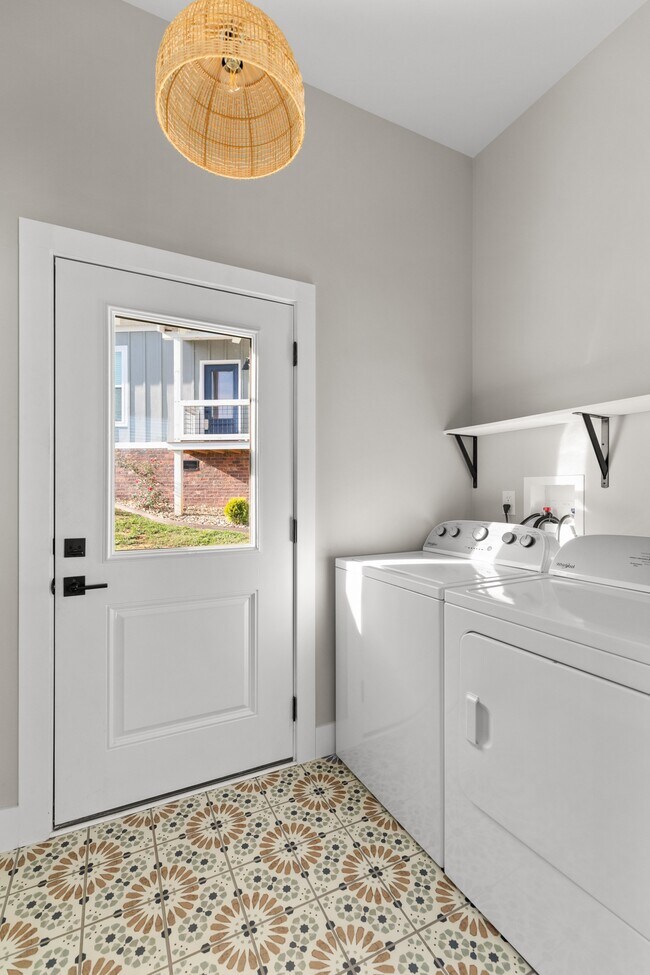 Building Photo - 144 Auttie Cir