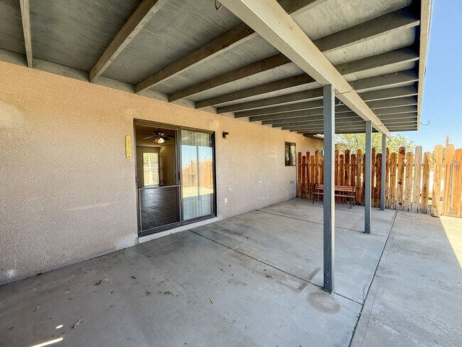 Building Photo - 3 bedroom Home on 2 Acres