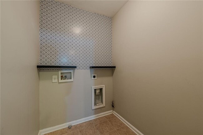 Building Photo - 300 Balaban Cir