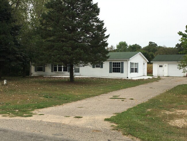 Building Photo - 585 110th Ave