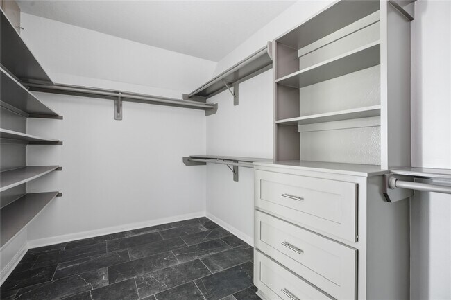 Building Photo - 2605 Los Alamos Cir