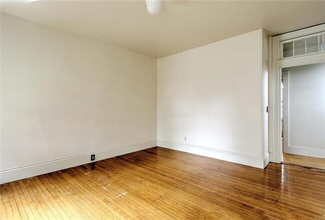Building Photo - 26 Larch St