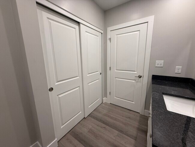 Building Photo - 251 Sladen St