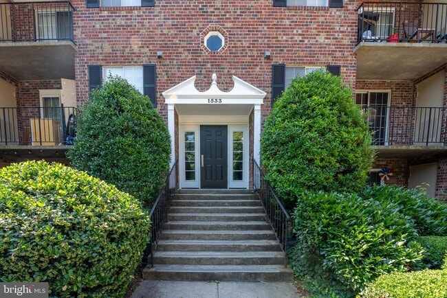 Primary Photo - 1533 Colonial Dr