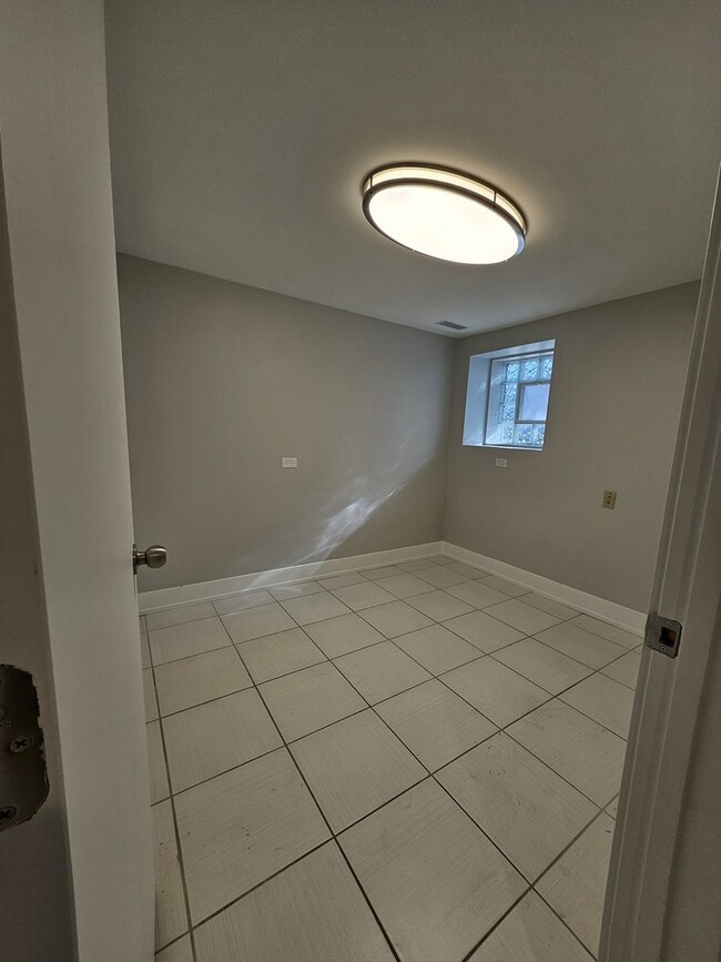 Building Photo - 901 N Francisco Ave