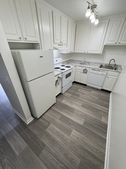 Building Photo - 1005 Hickory Hill Ln