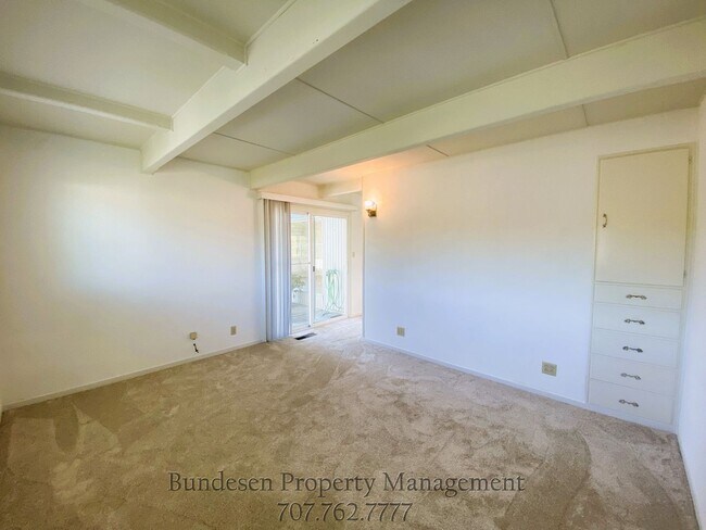 Building Photo - 1303 Hexem Ave