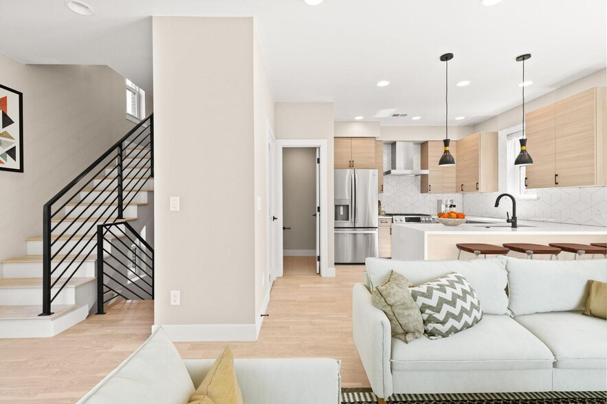 Building Photo - Gorgeously designed LoHi home by Potter Hi...