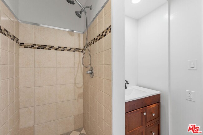 Building Photo - 6932 Mammoth Ave