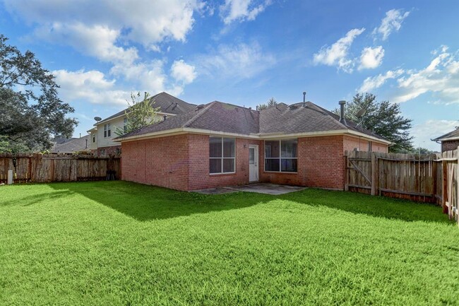 Building Photo - 25630 Saddlebrook Village Dr