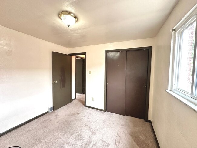 Building Photo - Well-Maintained 2 Bed, 1 Bath Townhome in West Mifflin - Central AC & Heat, Integral Garage - Ava...