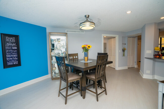 Building Photo - 9500 S Ocean Dr