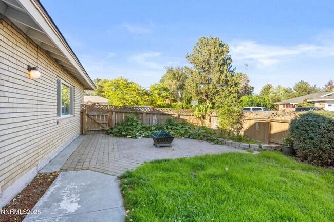 Building Photo - 601 Ivy St