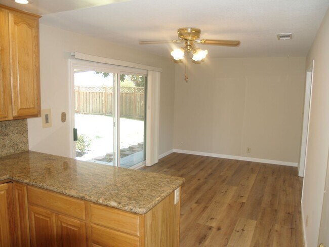 Building Photo - Charming home in wonderful West Dublin neighborhood