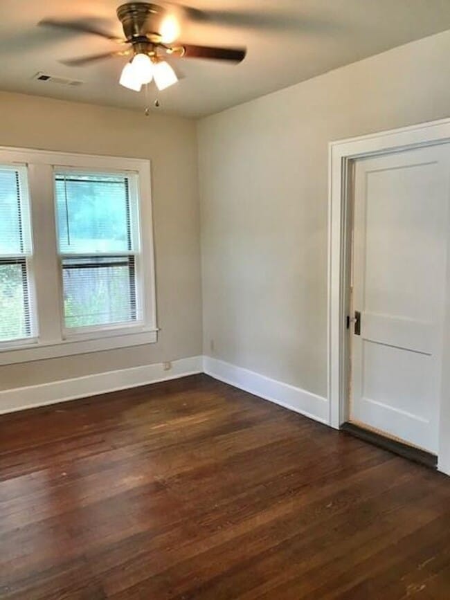 Building Photo - PRELEASING FOR EARLY SEPT! Charming 3 Bed ...