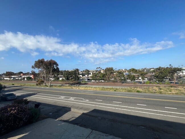 Building Photo - 811SV