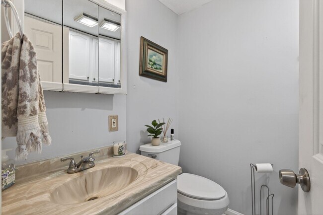 Building Photo - 9 Pine Meadows Dr