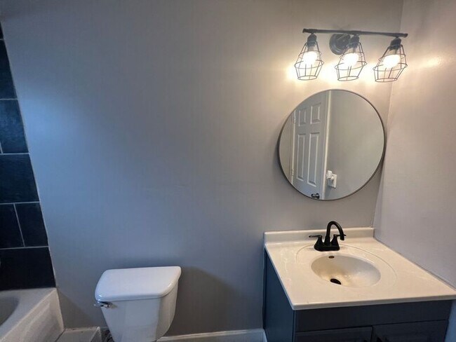 Building Photo - 9433 Sylvia St