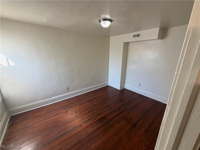 Building Photo - 15416 Waterloo Rd