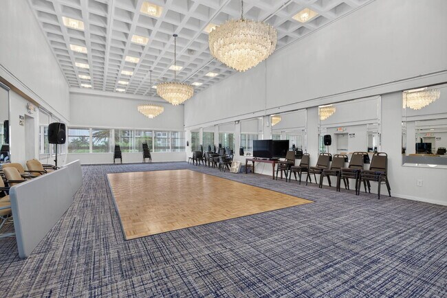 Building Photo - 1370 S Ocean Blvd