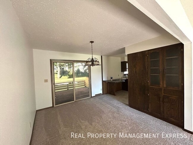 Building Photo - 3 Bedroom Home 1.5 Bath for Rent