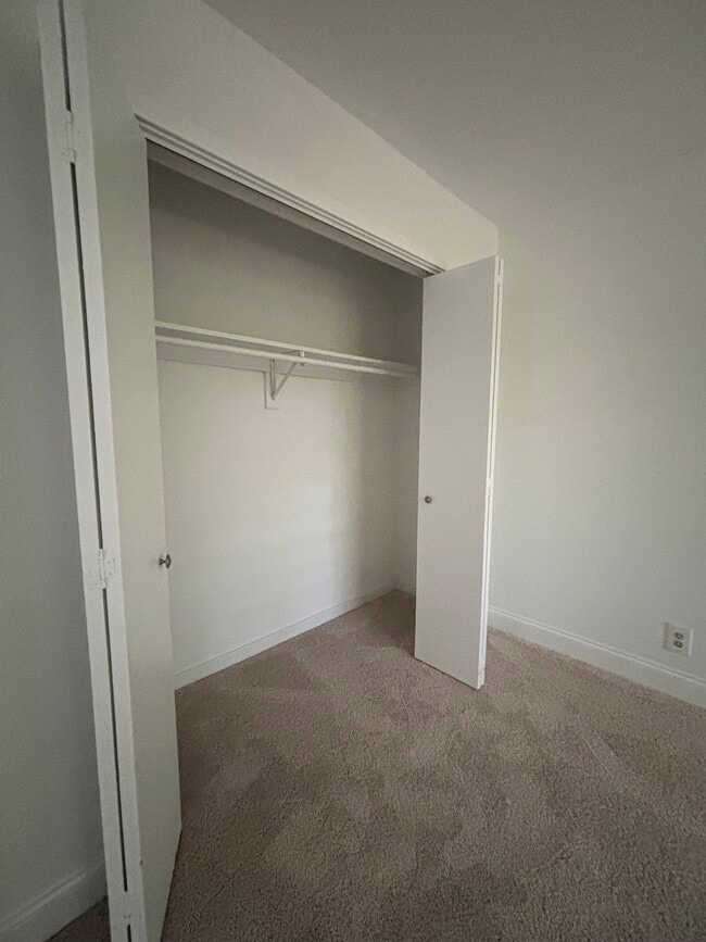 Building Photo - 14300 Woods Walk Ln