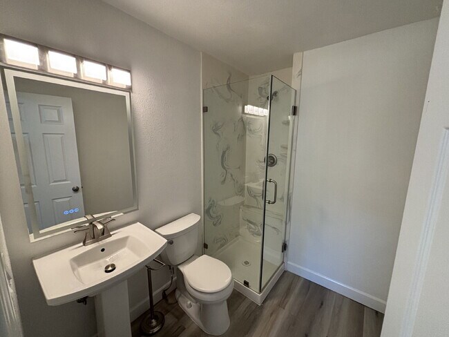 Building Photo - "Completely remodeled 4-Bed, 3-Bath Sanctu...