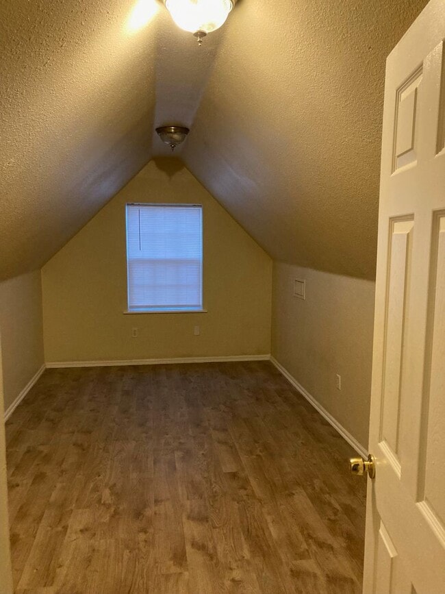 Building Photo - Spacious 3BDRM Home in Blackberry Ridge, V...