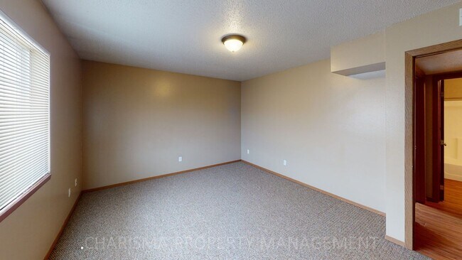 Building Photo - AMENITY FILLED TWO BEDROOM IN BRANDON!!! P...