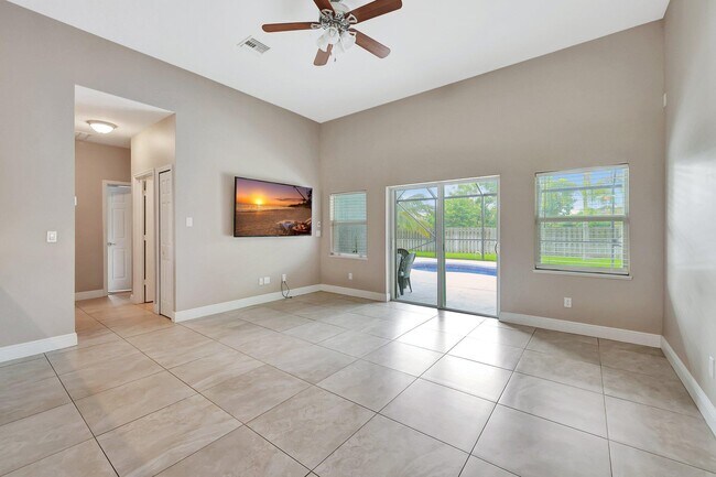 Building Photo - 348 SW Millard Dr