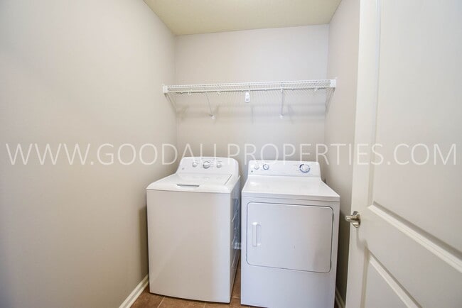 Building Photo - 4 Bedroom Detached Townhome in Waukee with Finished Basement