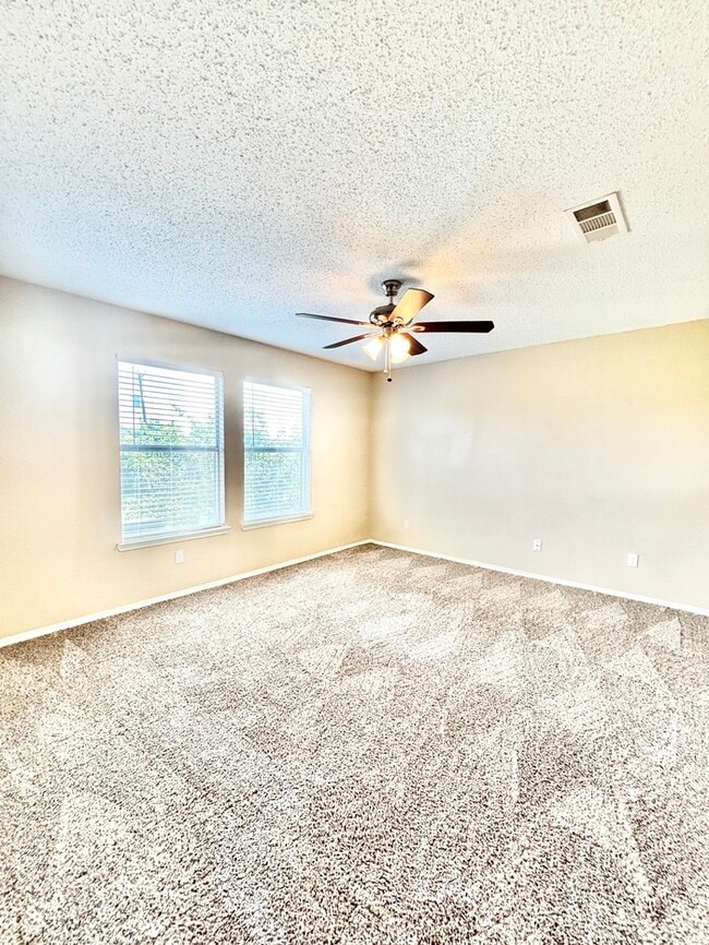 Building Photo - 319 Tioga Dr