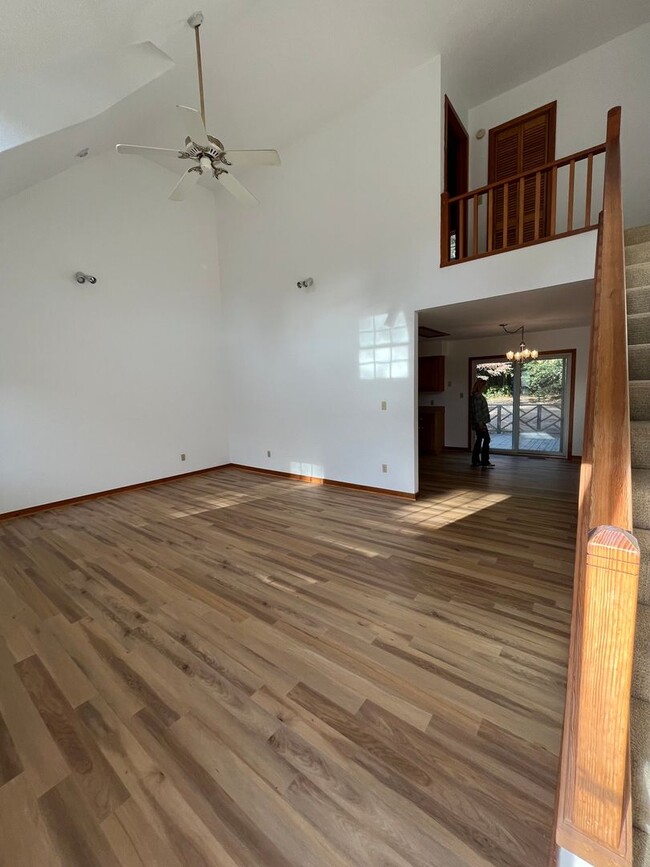 Building Photo - 3 Bedroom/2.5 Bathroom home available in M...