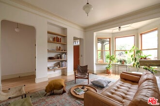 Building Photo - 4365 Clayton Ave W