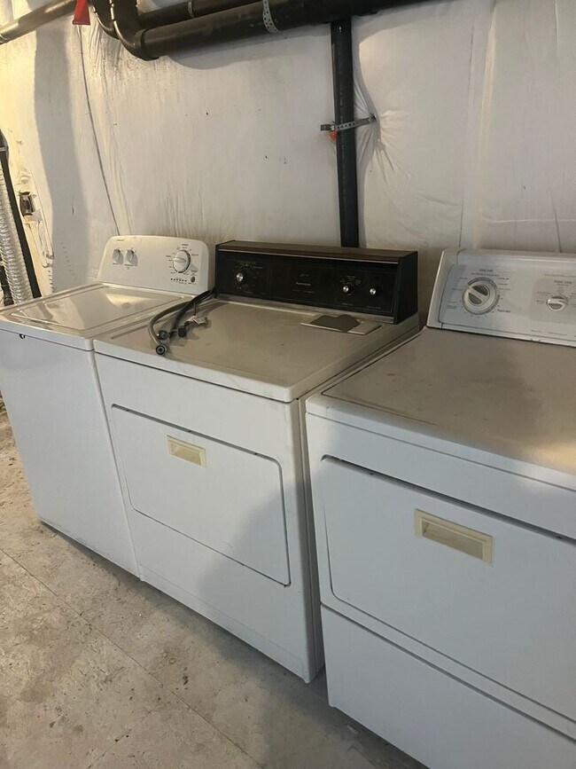 Building Photo - Gorgeous 4bd Home in  Cul-de-sac!!