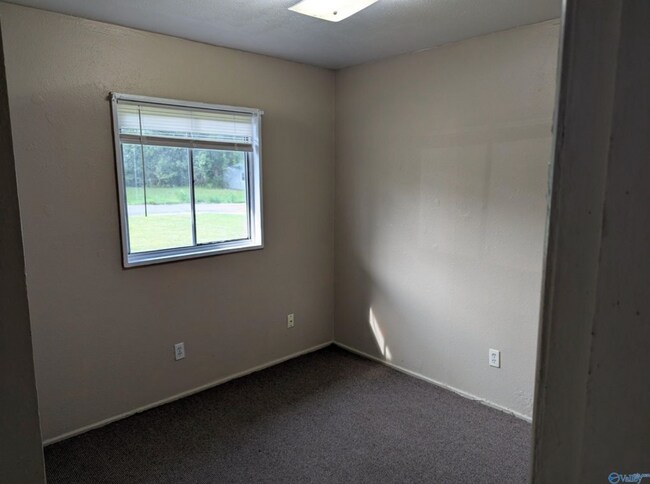 Building Photo - 204 Carolyn Ln