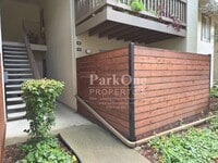 Building Photo - Great 1 bedroom ground floor condo.