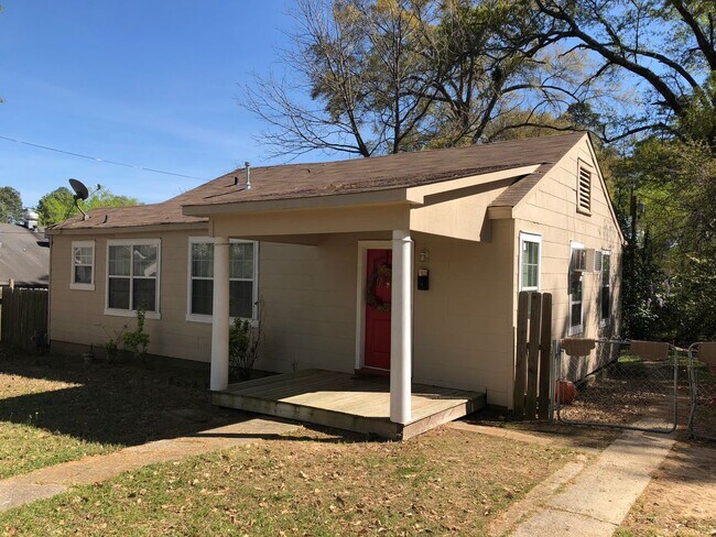 Building Photo - 833 Evangeline Pl