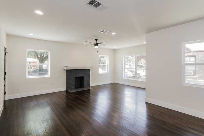 Building Photo - 1131 Brunner Ave