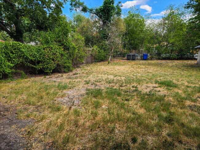 Building Photo - 126 Uvalde St