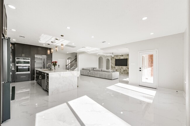 Building Photo - 2315 Bending Spring Dr