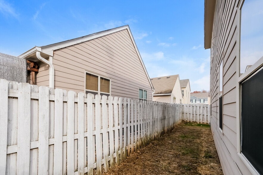 Building Photo - 3738 Humber Ct