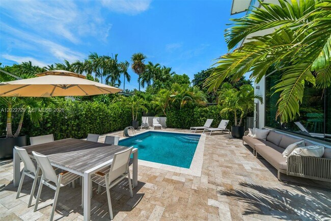 Building Photo - West 47th Street, Miami Beach, FL 33140 - 5 BR 5 BA single-family home
