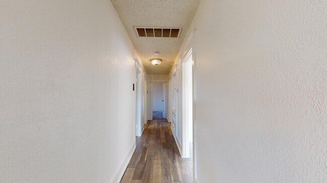 Building Photo - 3423 W 58th Plz