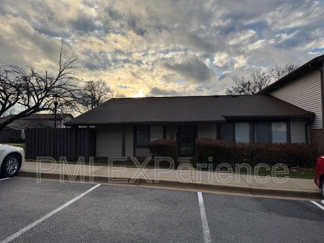 Building Photo - 10114 Scotch Hill Dr