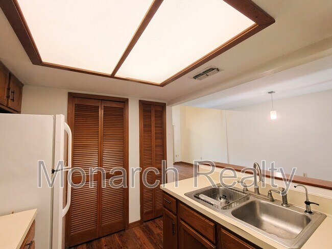 Building Photo - 830 SW 56th Terrace